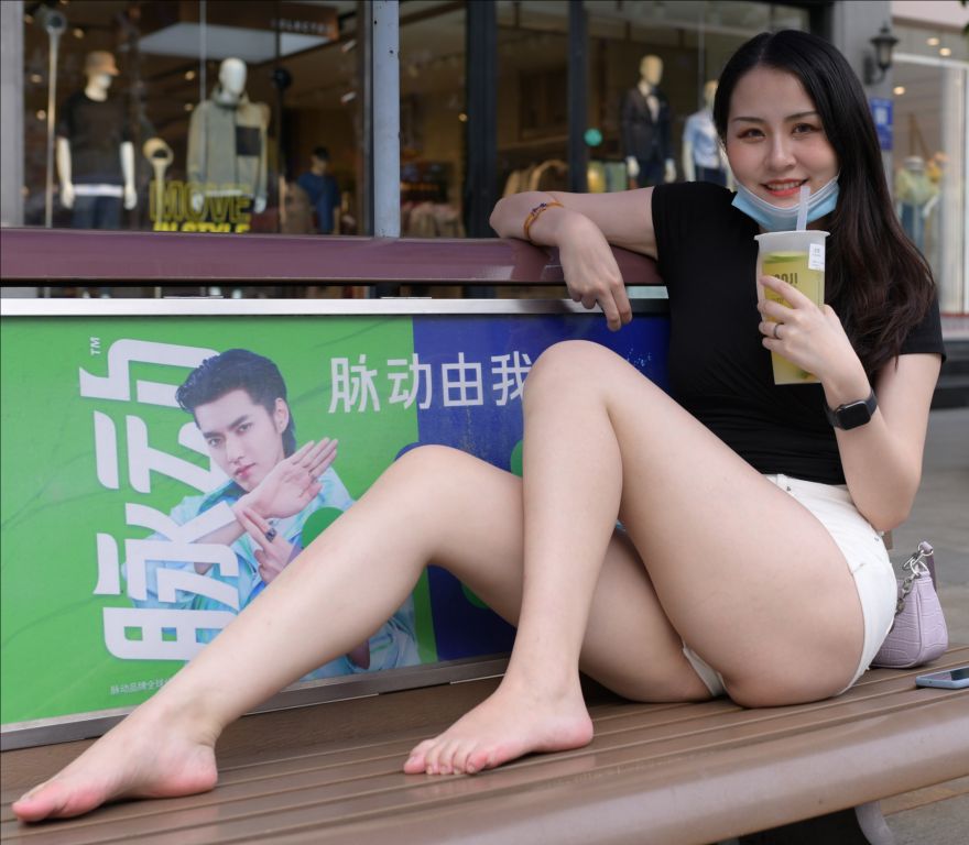 图片[7]-白色热裤-街拍图满多