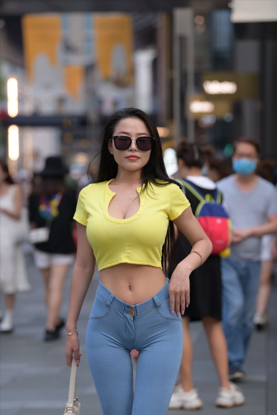 图片[7]-极品紧身牛仔-街拍图满多