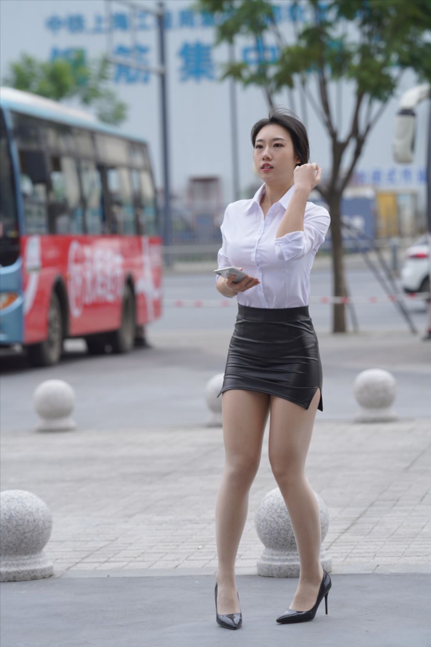 图片[10]-皮革短裙丝袜(套图+视频)-街拍图满多