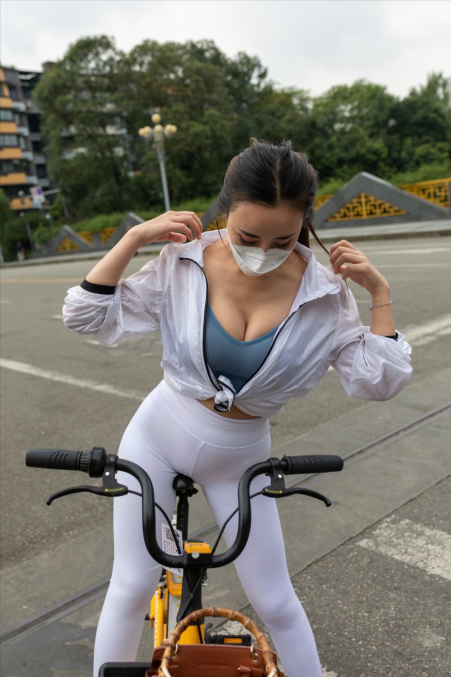 紧身裤(套图+视频)-街拍图满多