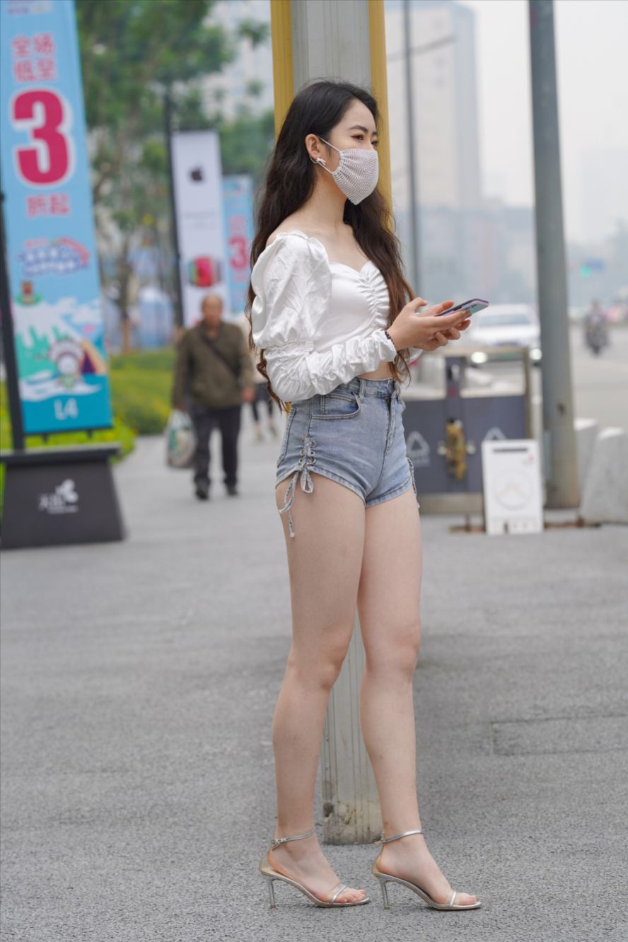 图片[4]-大长腿美女，牛仔热裤(套图+视频)-街拍图满多