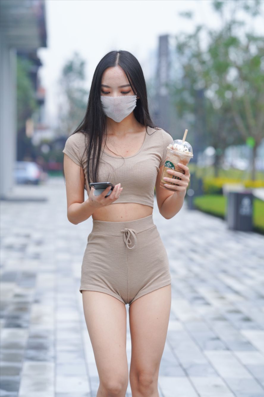 图片[8]-慵懒的下午，紧身热裤(套图+视频)-街拍图满多