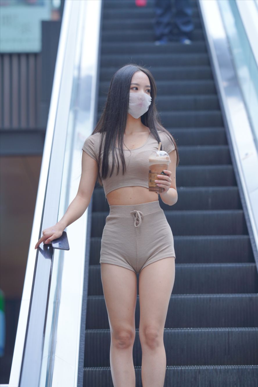 图片[3]-慵懒的下午，紧身热裤(套图+视频)-街拍图满多