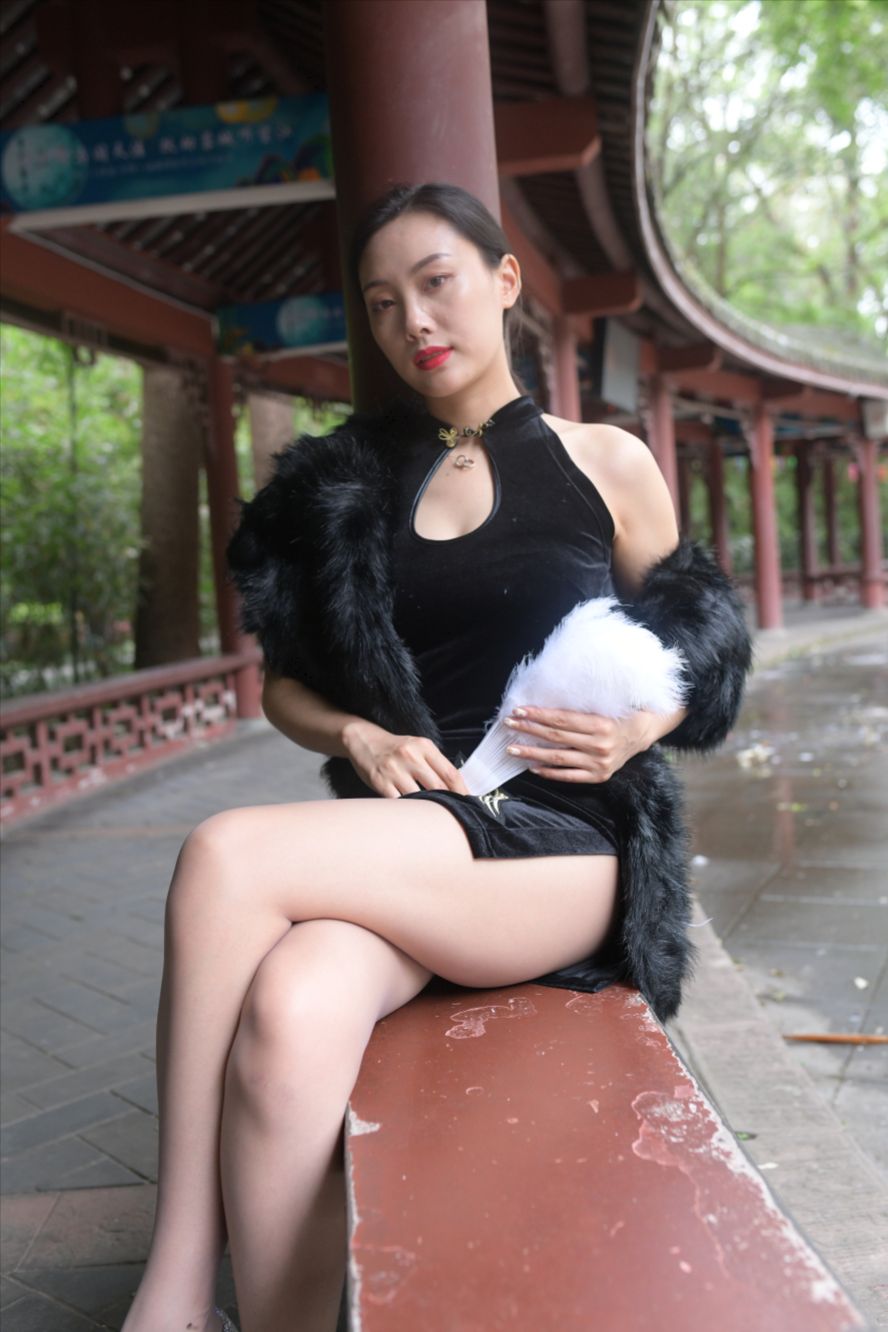 包臀短裙丝袜(套图+视频)-街拍图满多