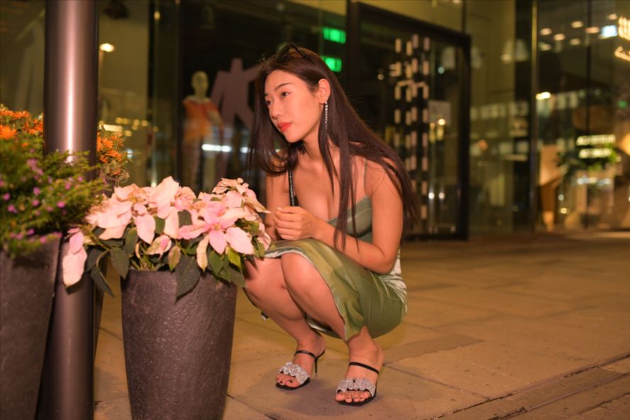 图片[3]-绿色长裙(套图+视频)一始街拍作品 – 夜拍绿色长裙美女-街拍图满多