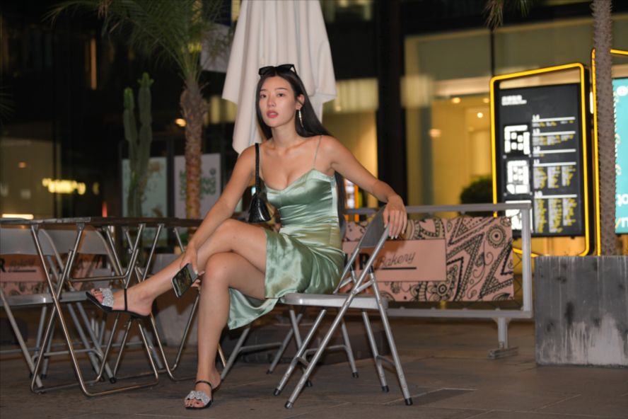 图片[8]-绿色长裙(套图+视频)一始街拍作品 – 夜拍绿色长裙美女-街拍图满多