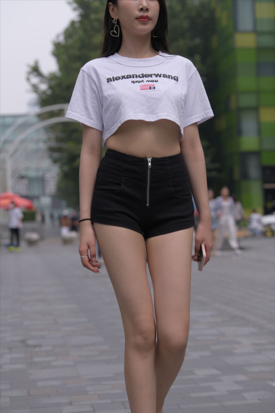 图片[4]-黑色热裤美腿美女(套图+视频)-街拍图满多