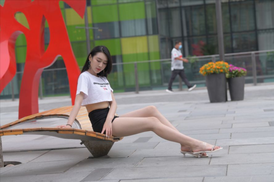 图片[7]-黑色热裤美腿美女(套图+视频)-街拍图满多