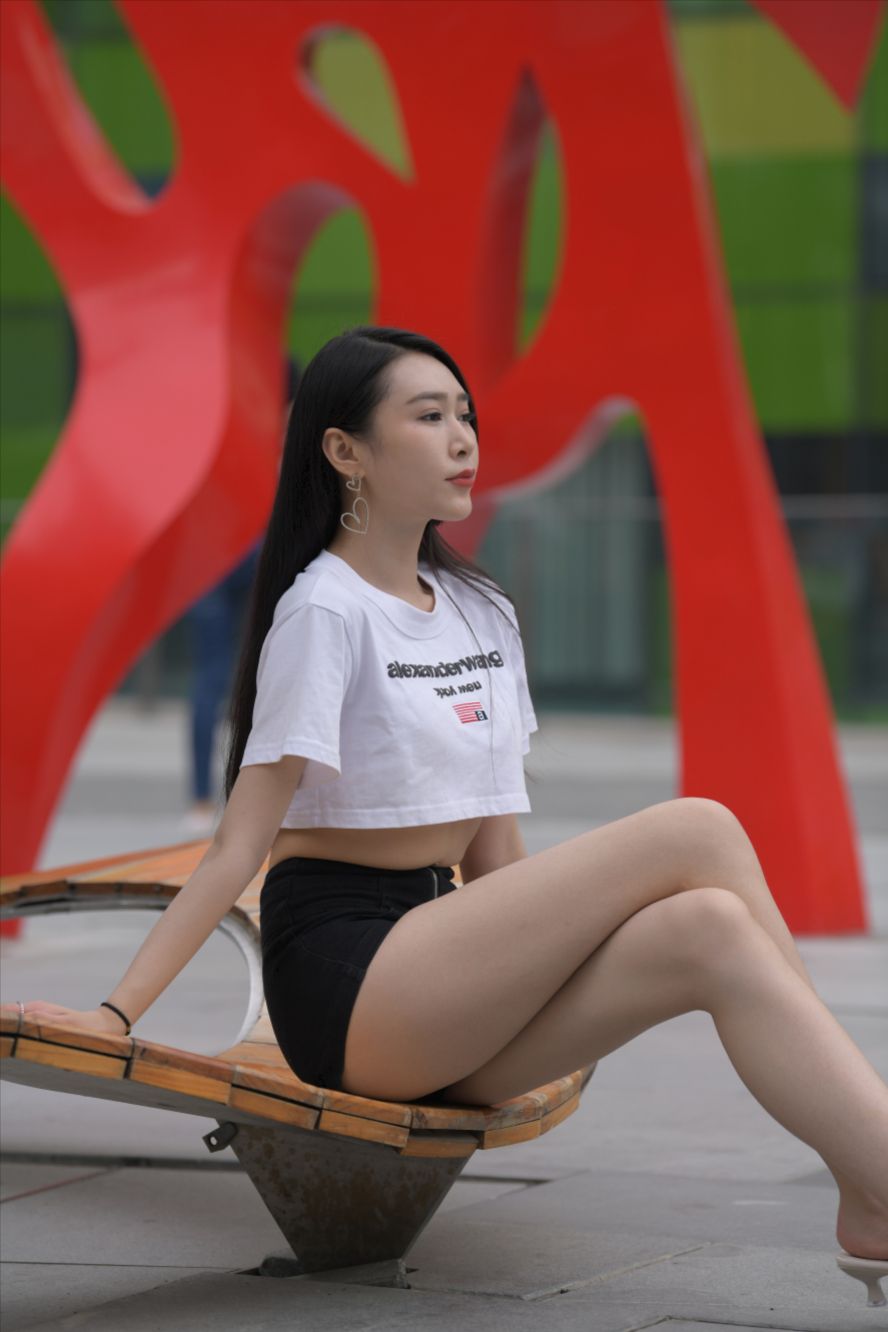 图片[9]-黑色热裤美腿美女(套图+视频)-街拍图满多