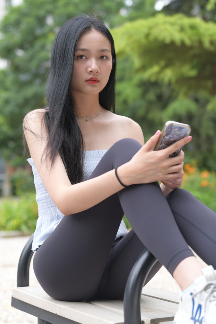 黑色瑜伽裤(套图+视频)-街拍图满多