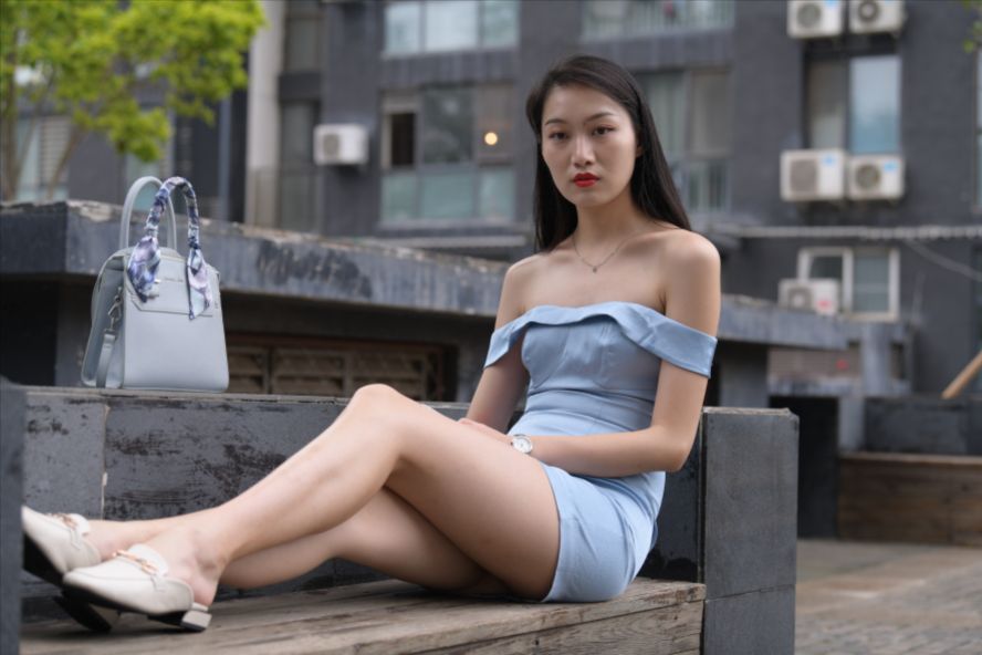 图片[9]-蓝色短裙美女(套图+视频)-街拍图满多