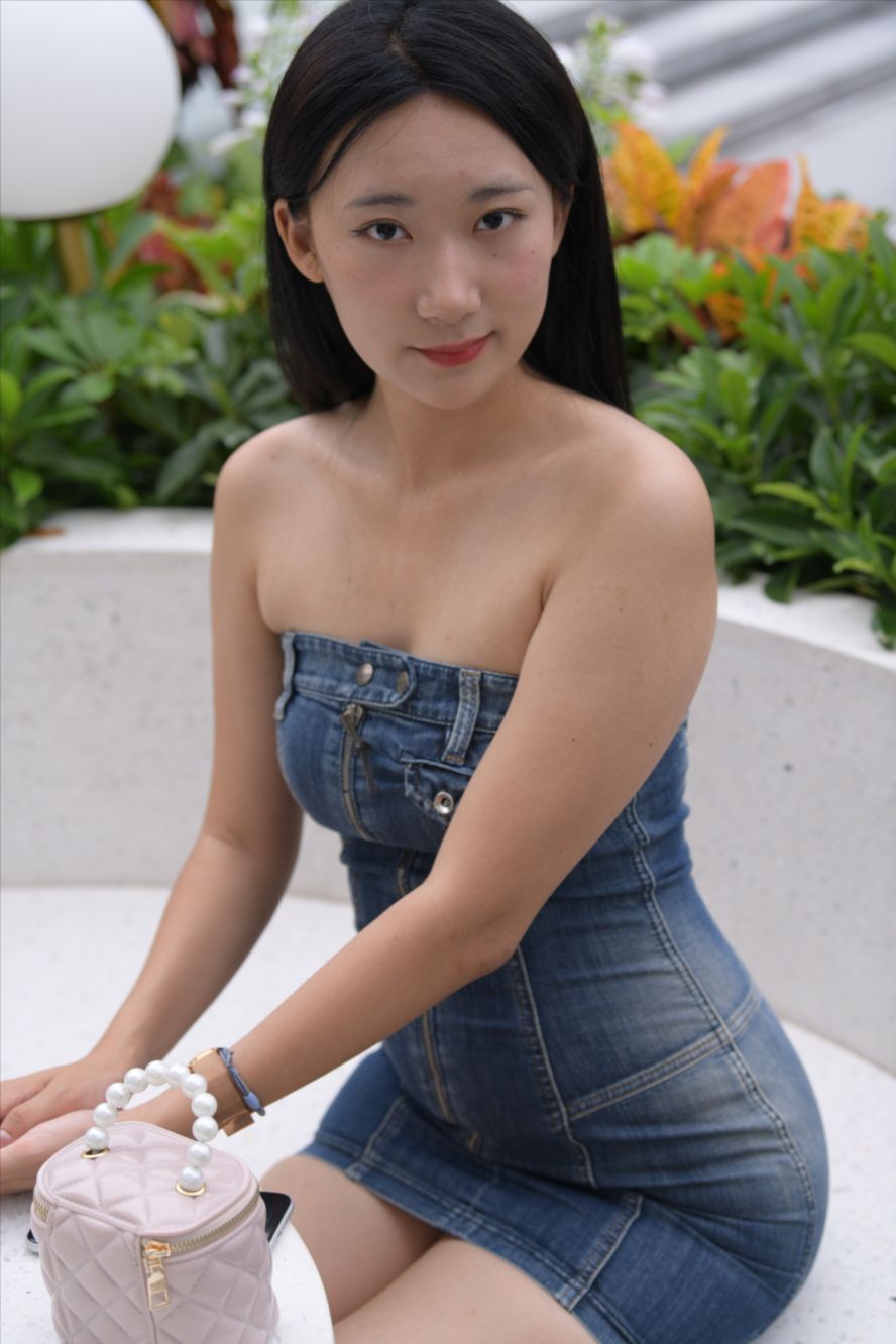 图片[2]-牛仔裙美女(套图+视频)-街拍图满多