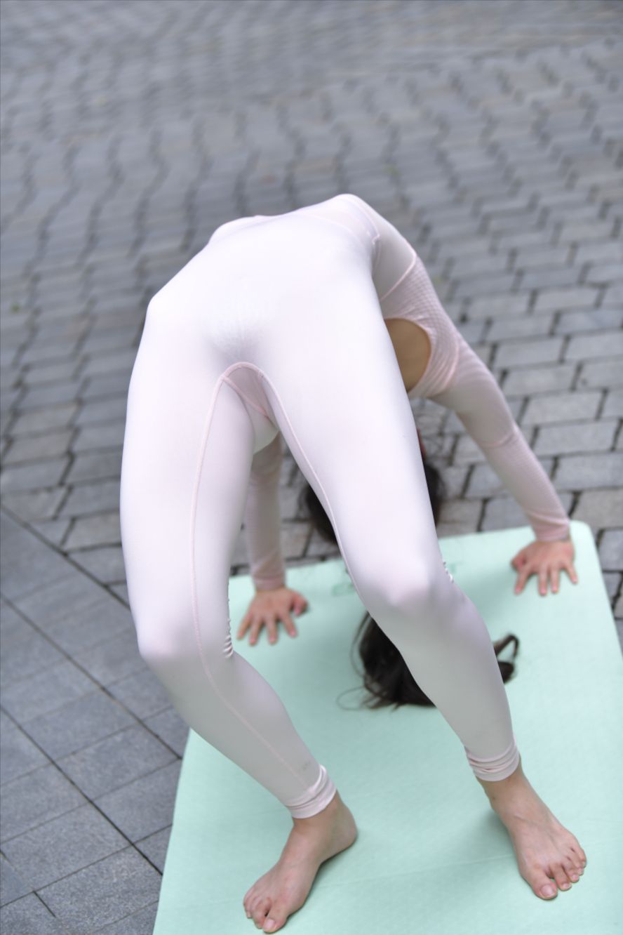 图片[7]-粉色瑜伽裤美女(套图+视频)-街拍图满多