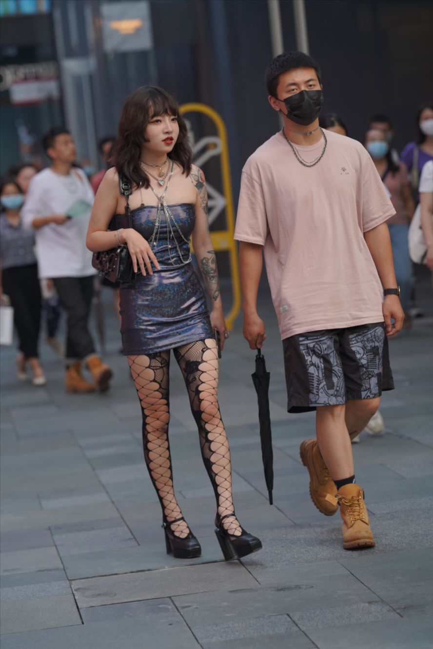图片[6]-网袜辣妹-街拍图满多