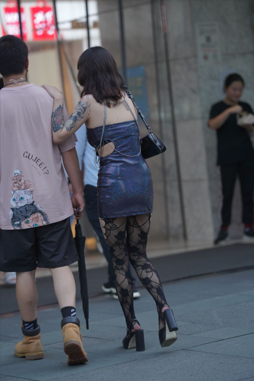 图片[5]-网袜辣妹-街拍图满多