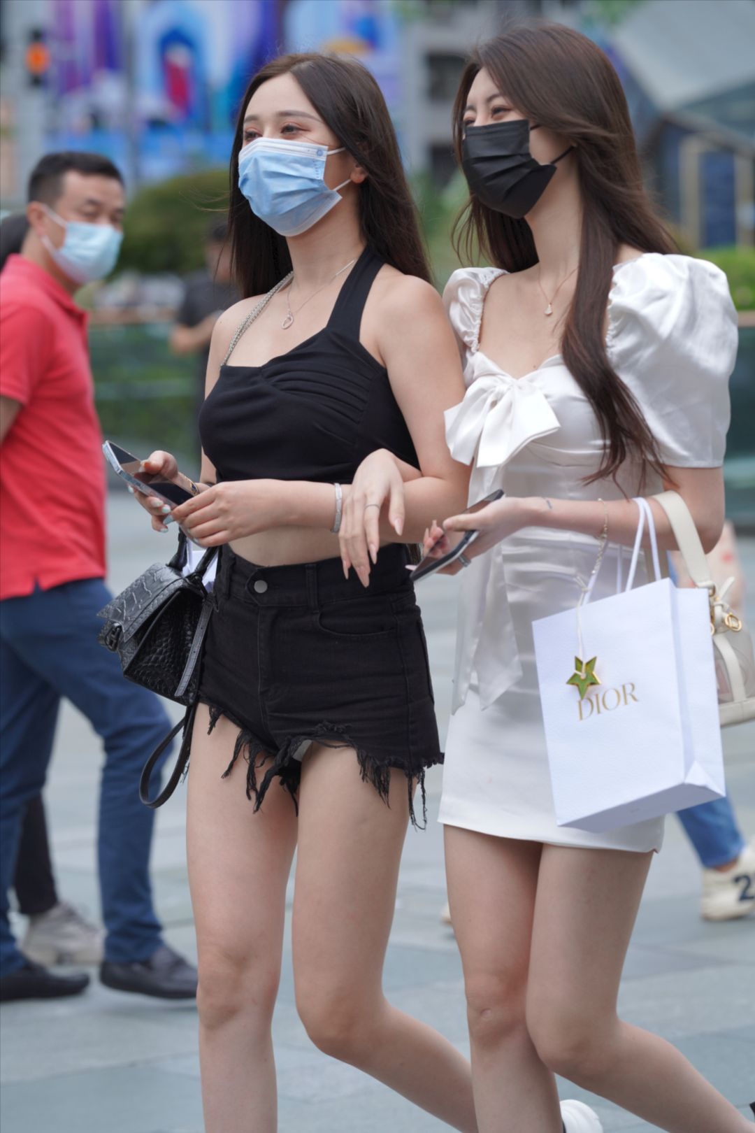 牛仔热裤-街拍图满多