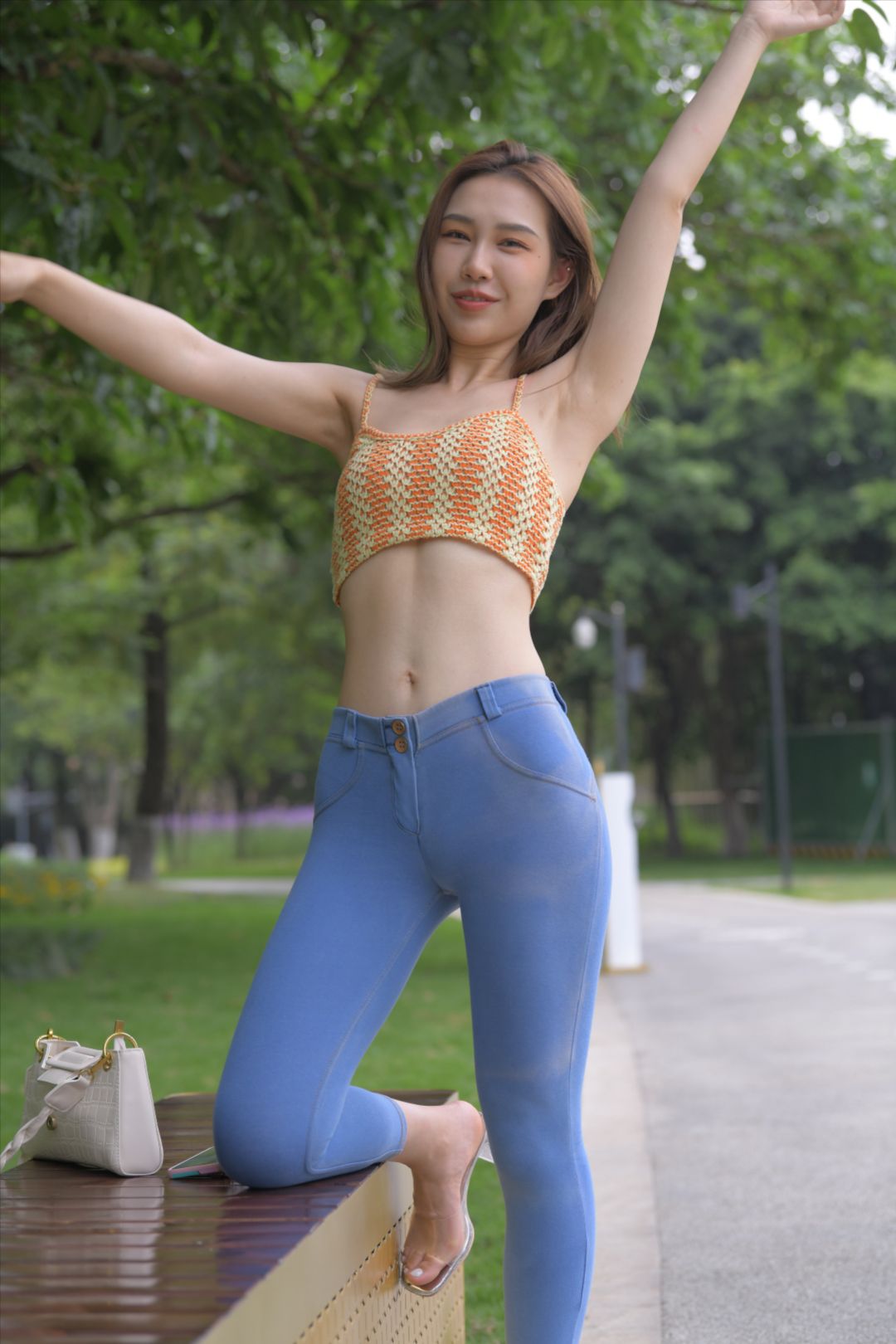 图片[5]-牛仔裤美女-街拍图满多