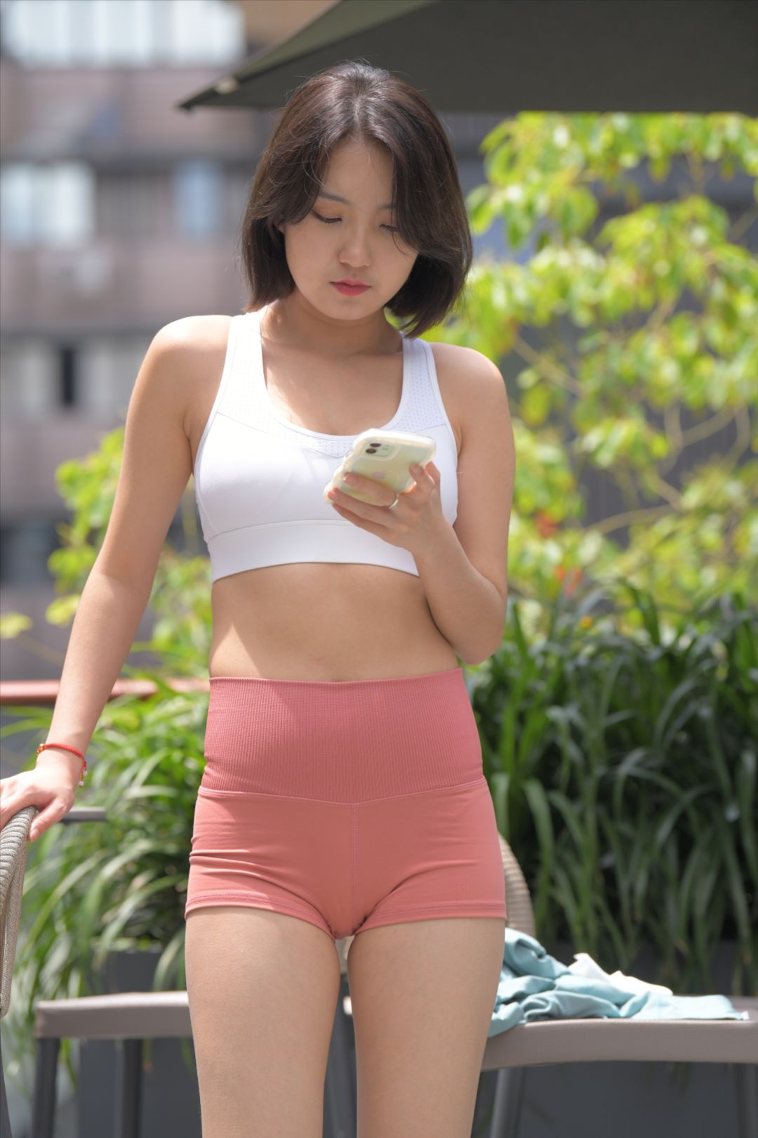 热裤美女(套图+视频)-街拍图满多