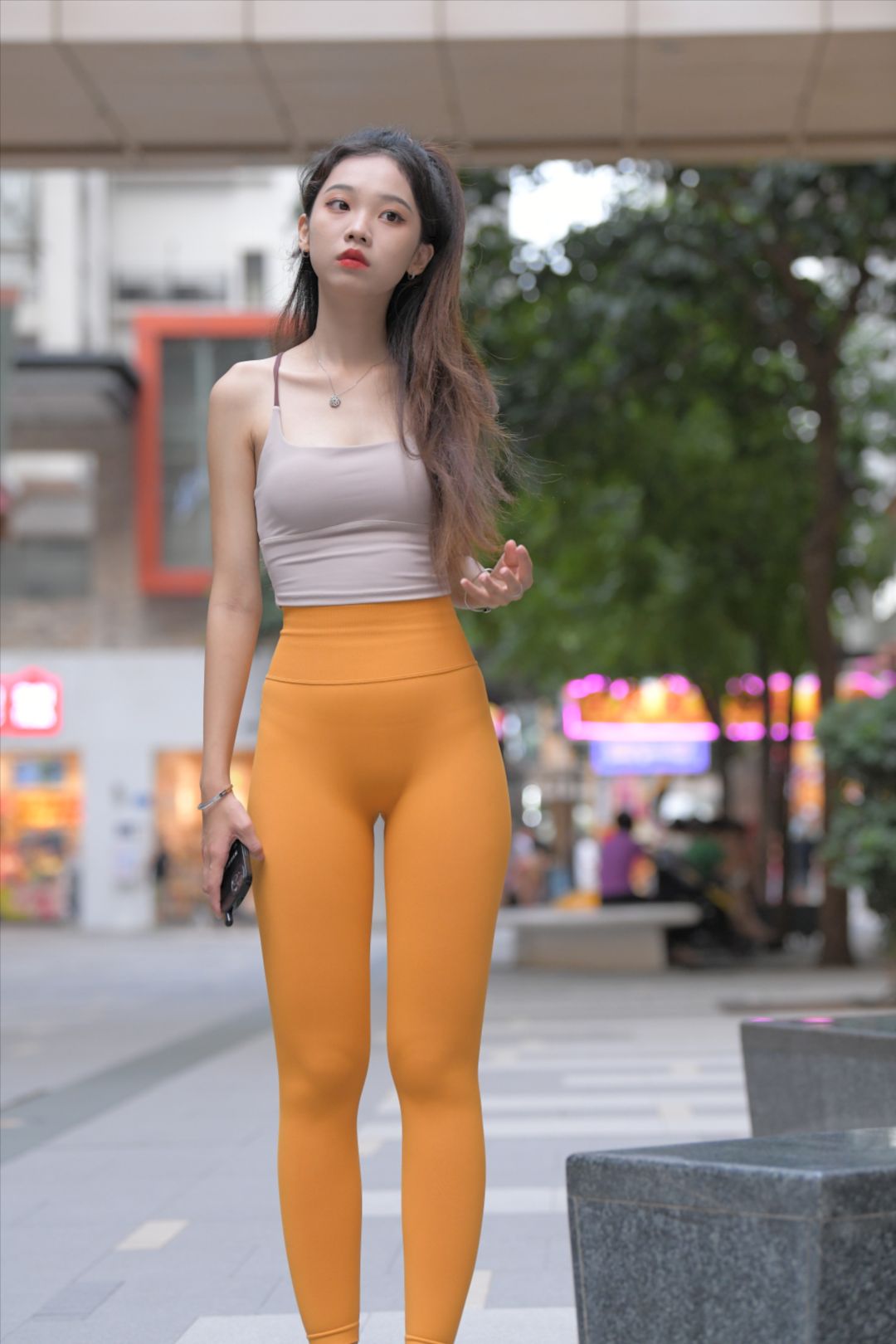 图片[2]-黄色瑜伽裤小妹(套图+视频)-街拍图满多
