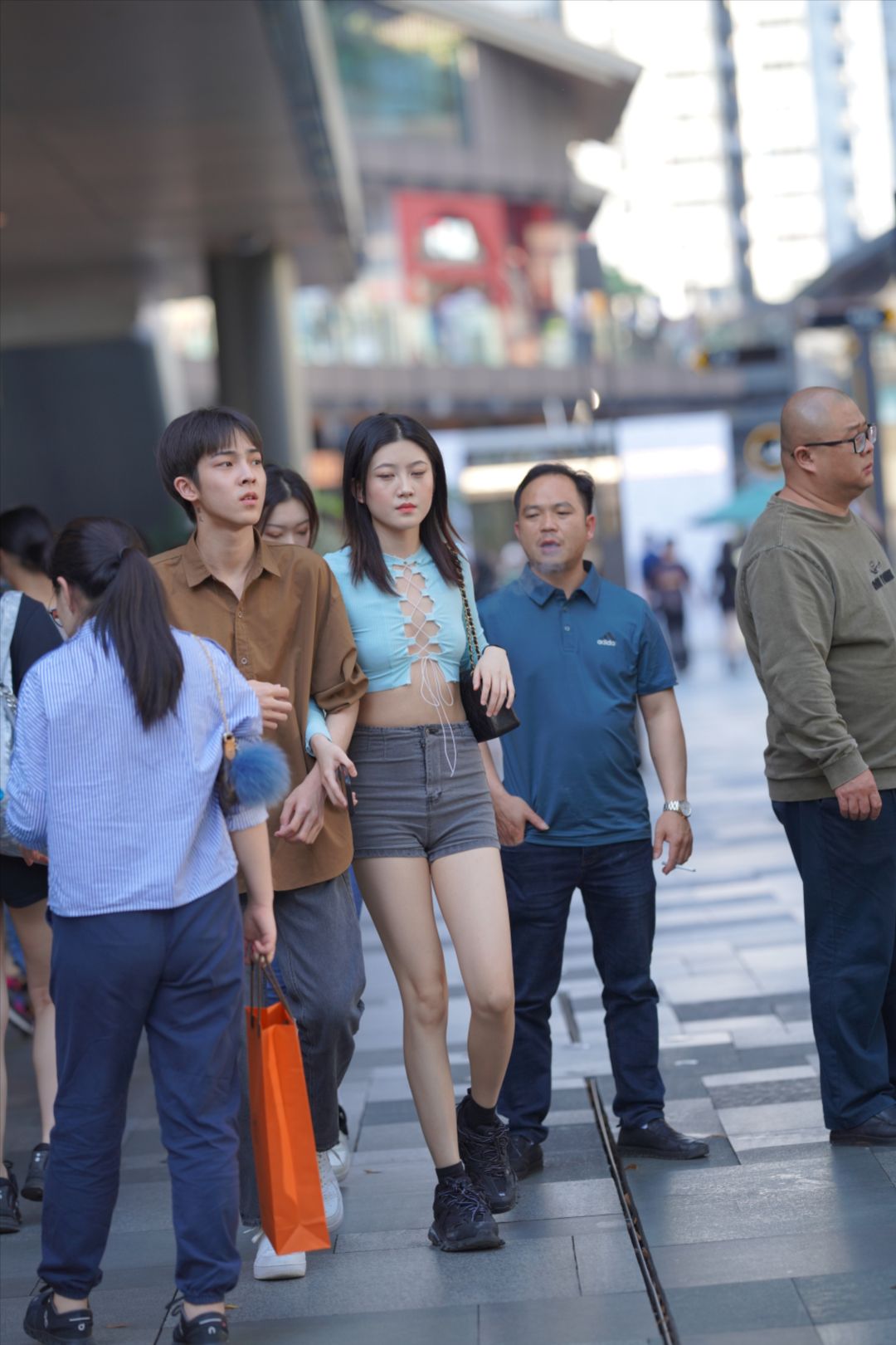 图片[9]-牛仔热裤大长腿-街拍图满多