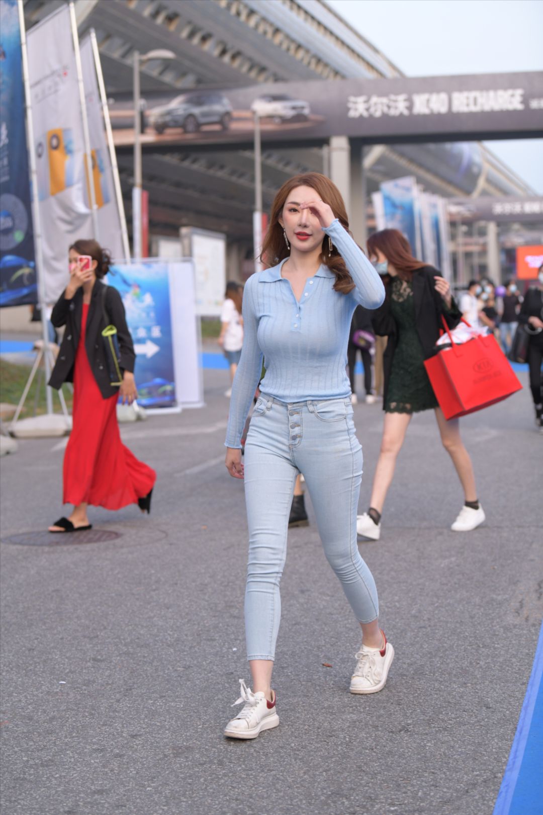 图片[3]-紧牛美女-街拍图满多
