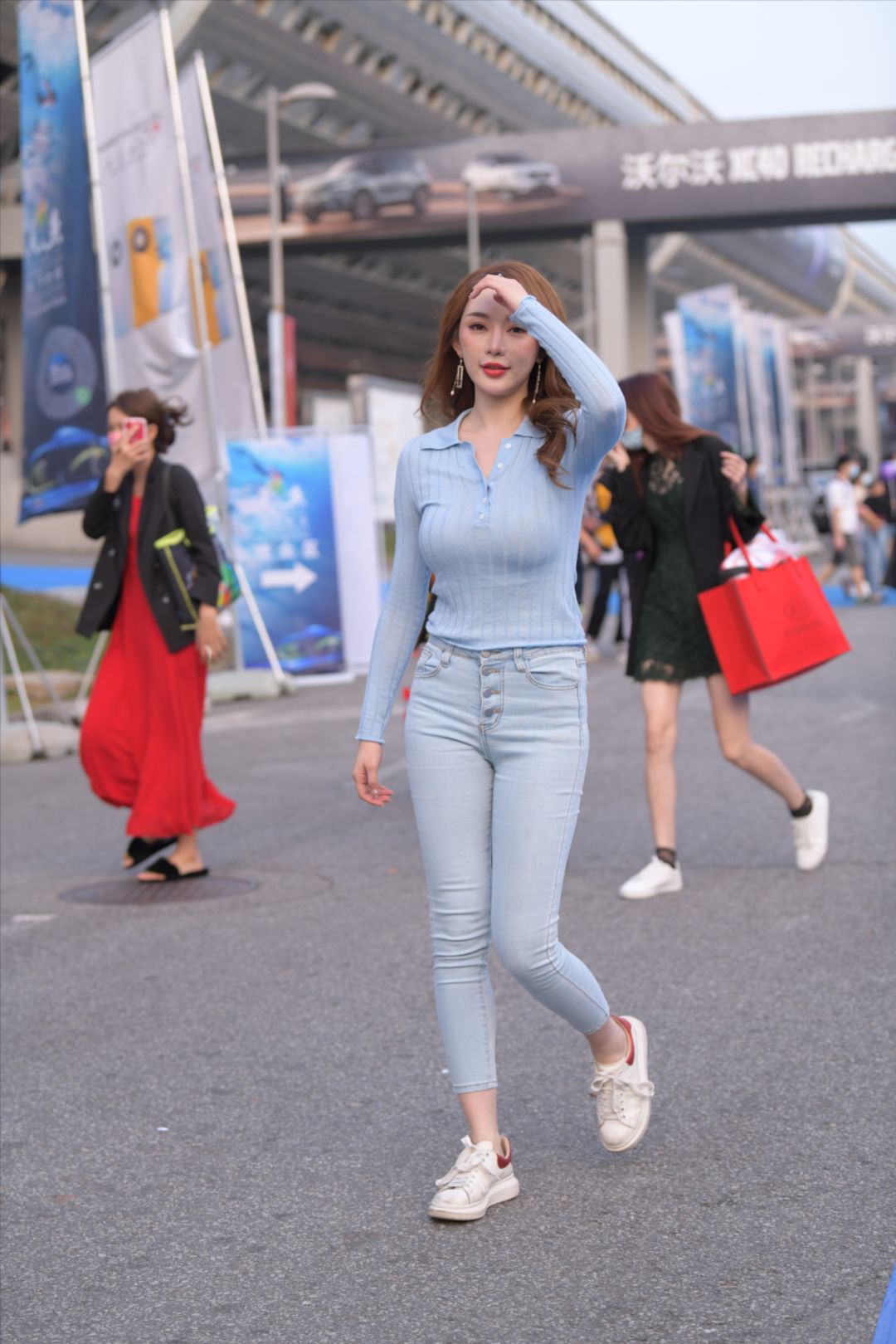 图片[2]-紧牛美女-街拍图满多