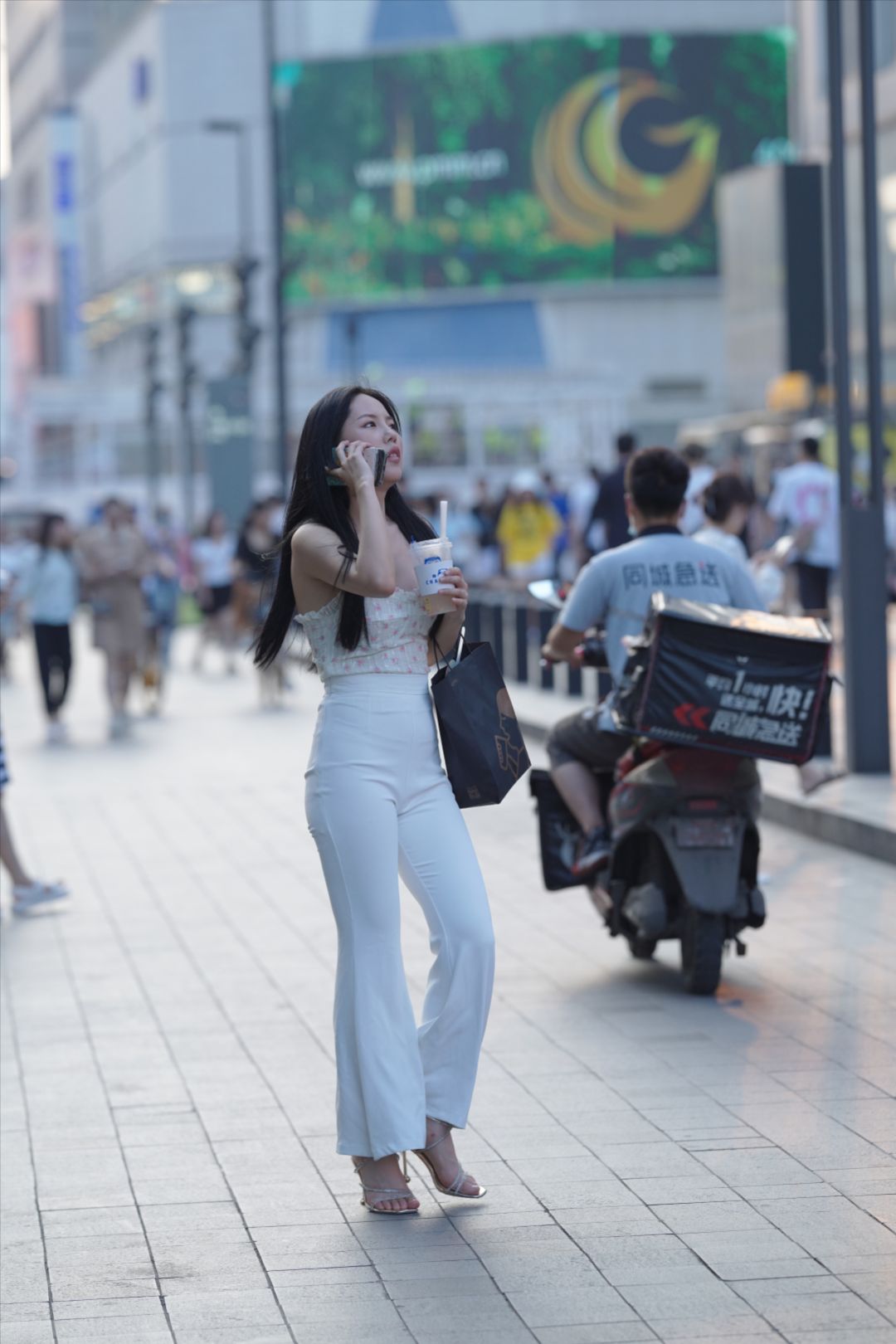 图片[5]-美好的一天 从微微一笑开始-街拍图满多