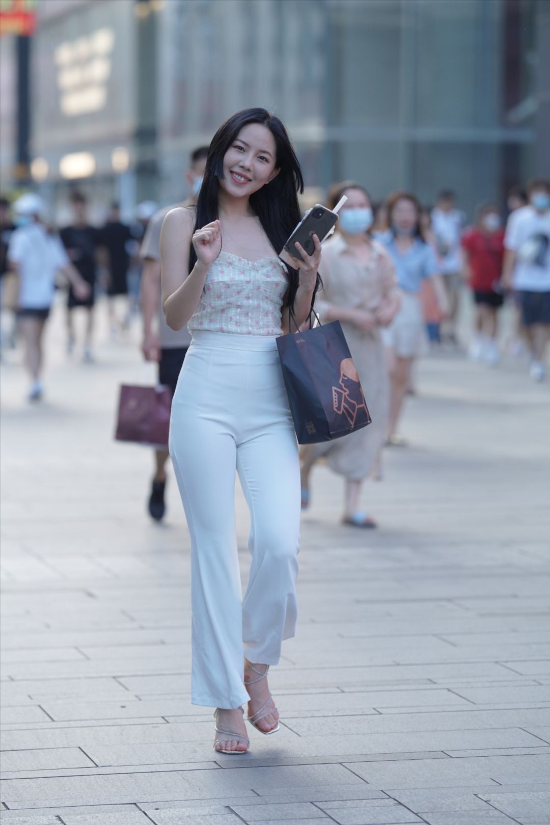 美好的一天 从微微一笑开始-街拍图满多