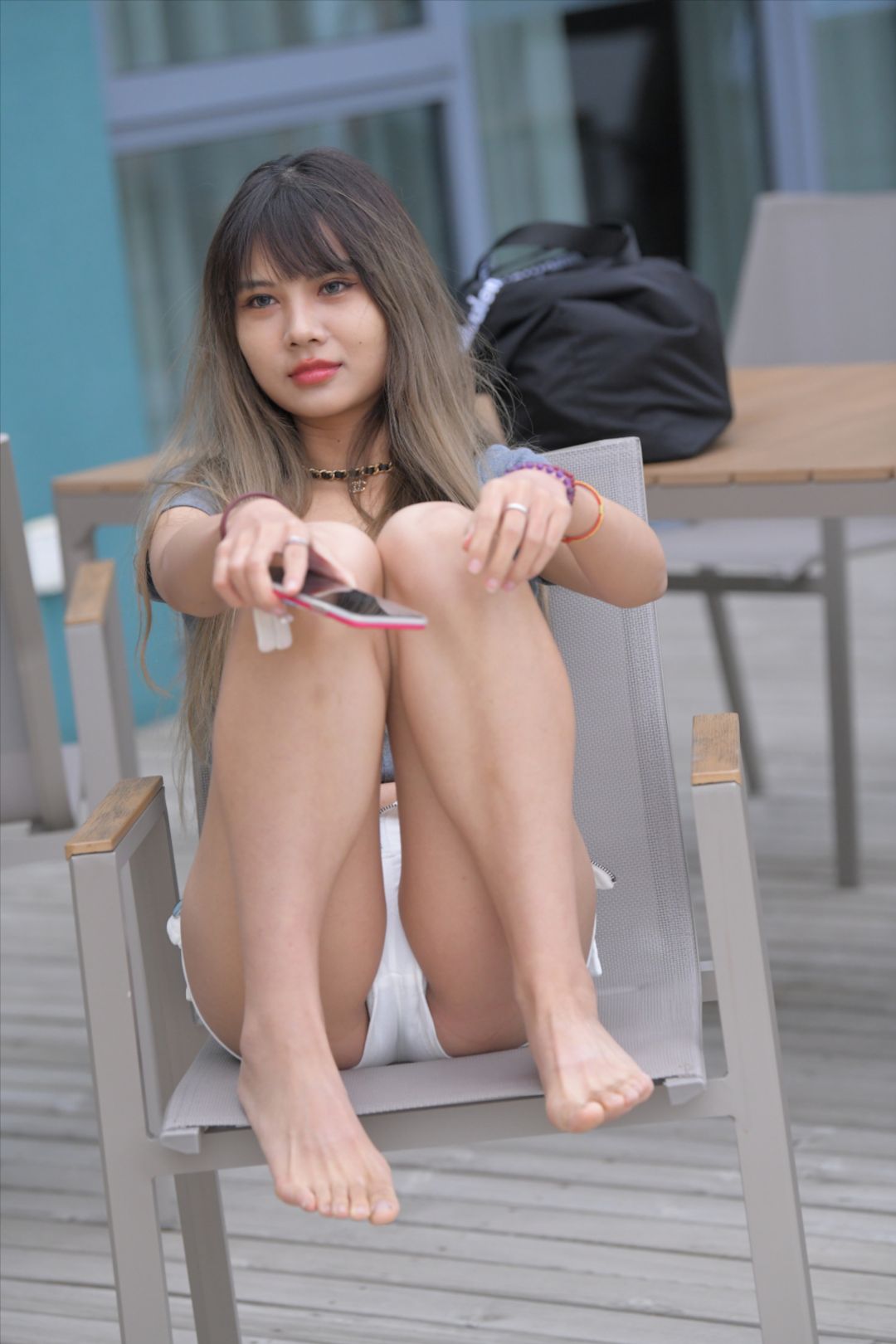 图片[10]-白色热裤长腿女孩-街拍图满多