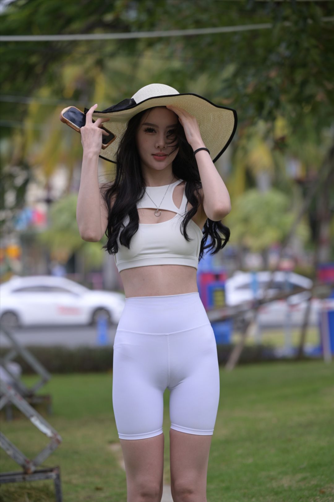 图片[3]-白色短裤美女(套图+视频)-街拍图满多