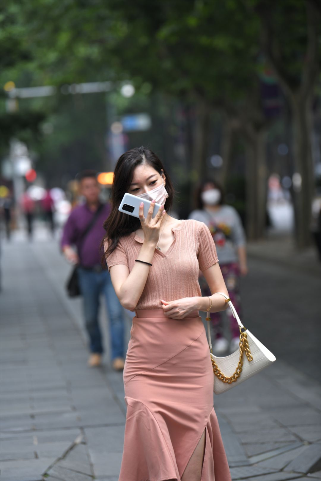图片[3]-粉色连衣裙小姐-街拍图满多