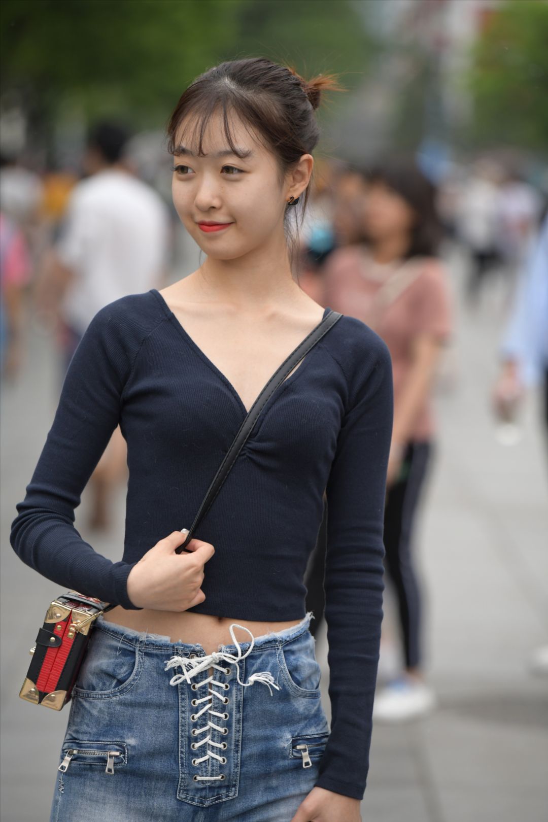 图片[4]-牛仔裤妹子-街拍图满多