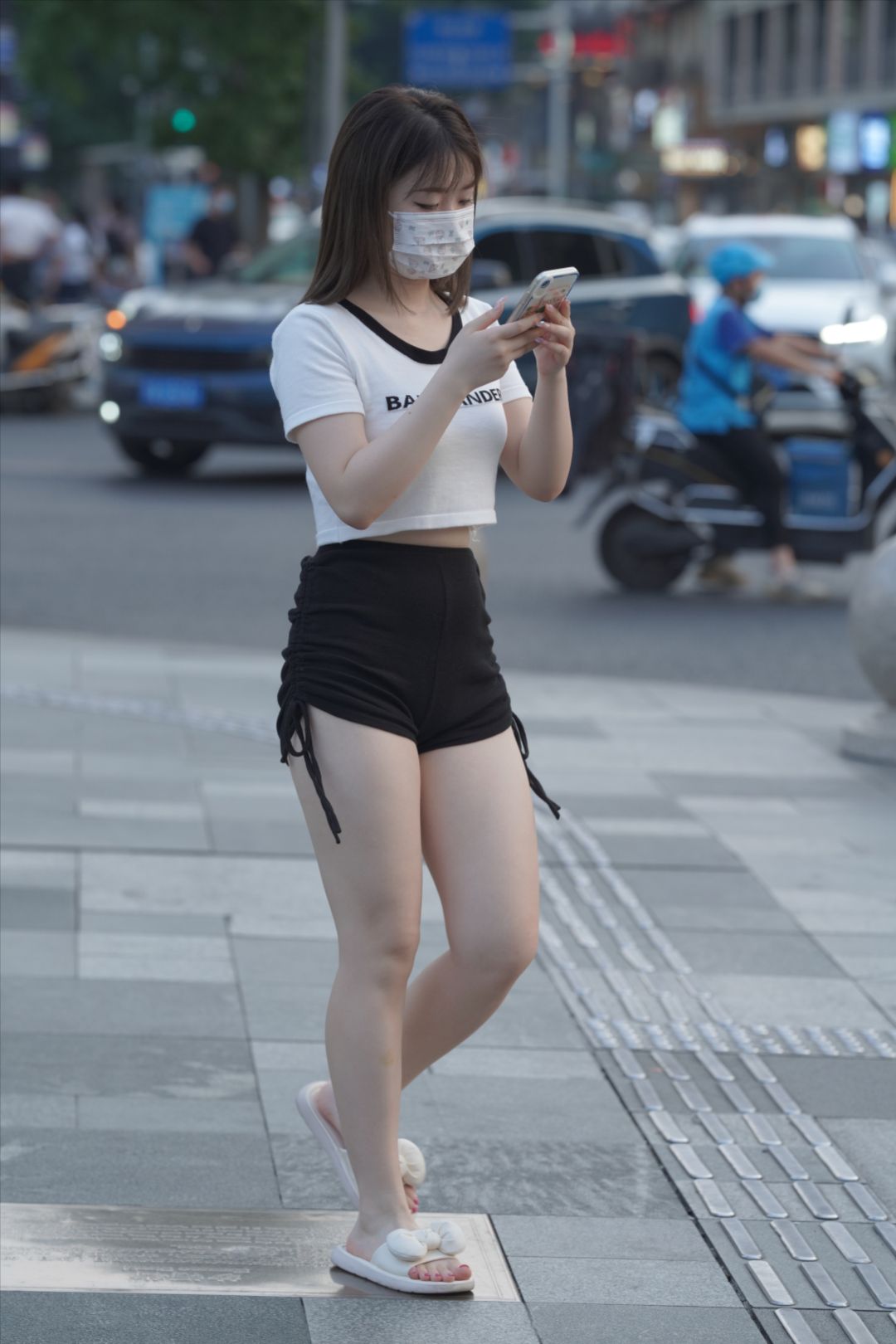 图片[2]-大白腿微胖热裤美女-街拍图满多