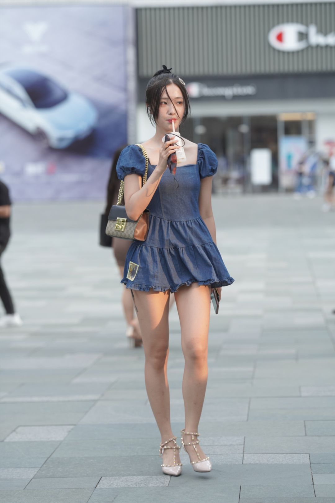 图片[4]-可爱牛仔裙小妹-街拍图满多