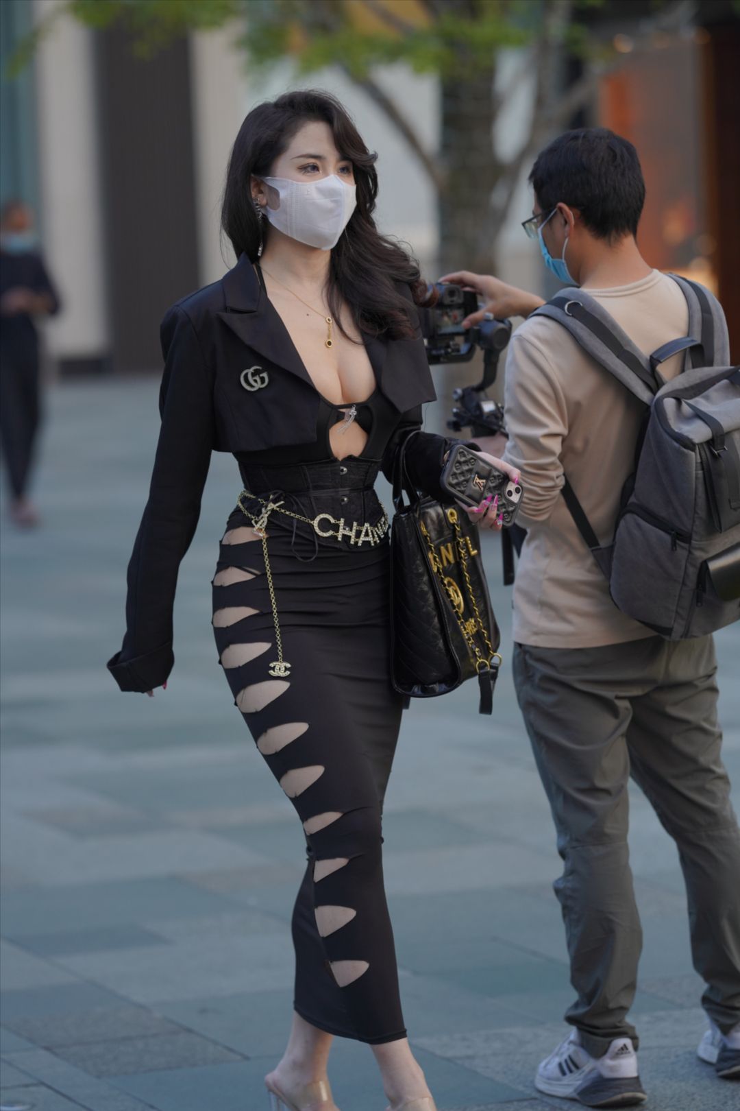 图片[6]-黑色长裙前卫穿搭-街拍图满多