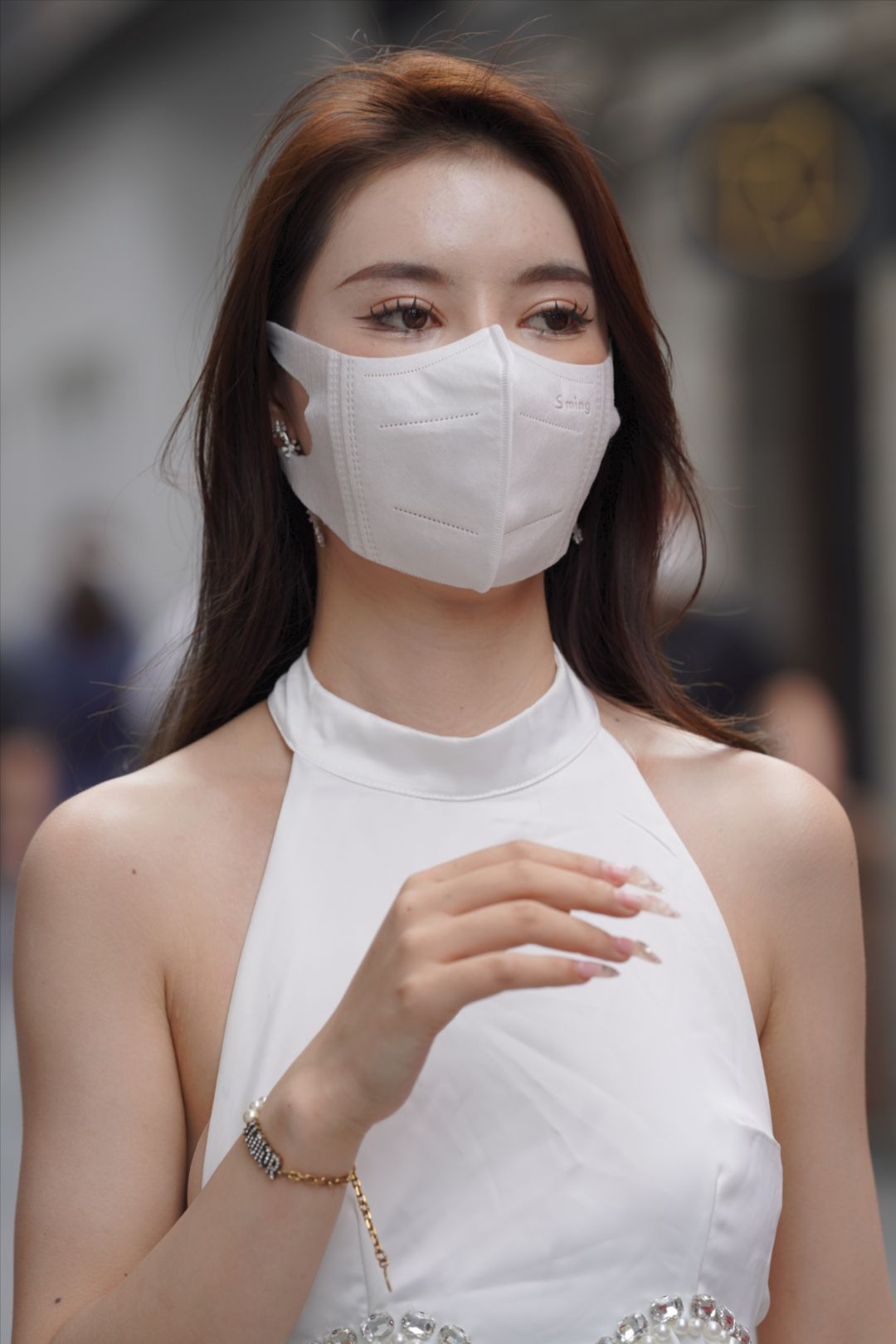 白裙美腿-街拍图满多