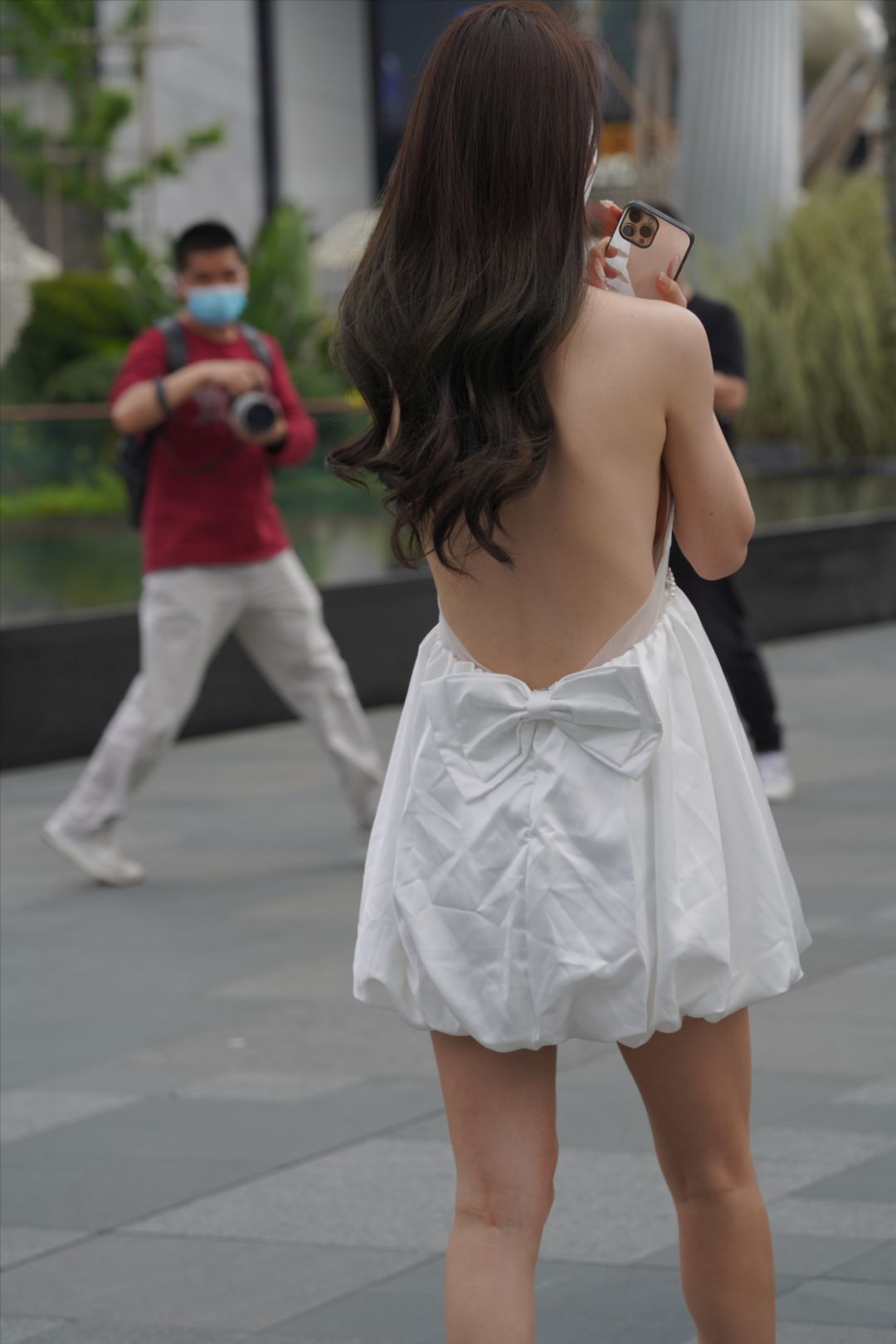 图片[4]-白裙美腿-街拍图满多