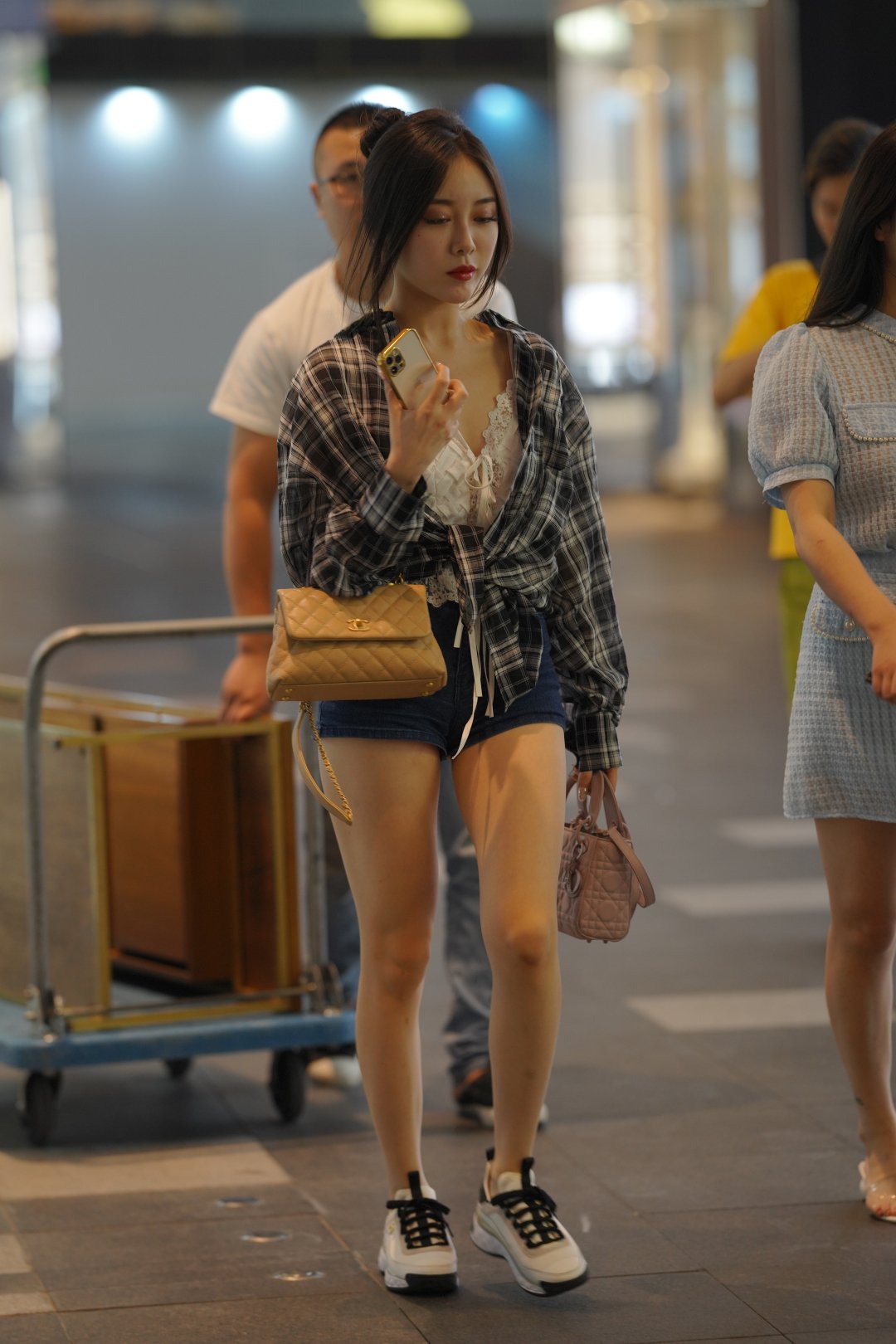 图片[6]-热裤美女-街拍图满多