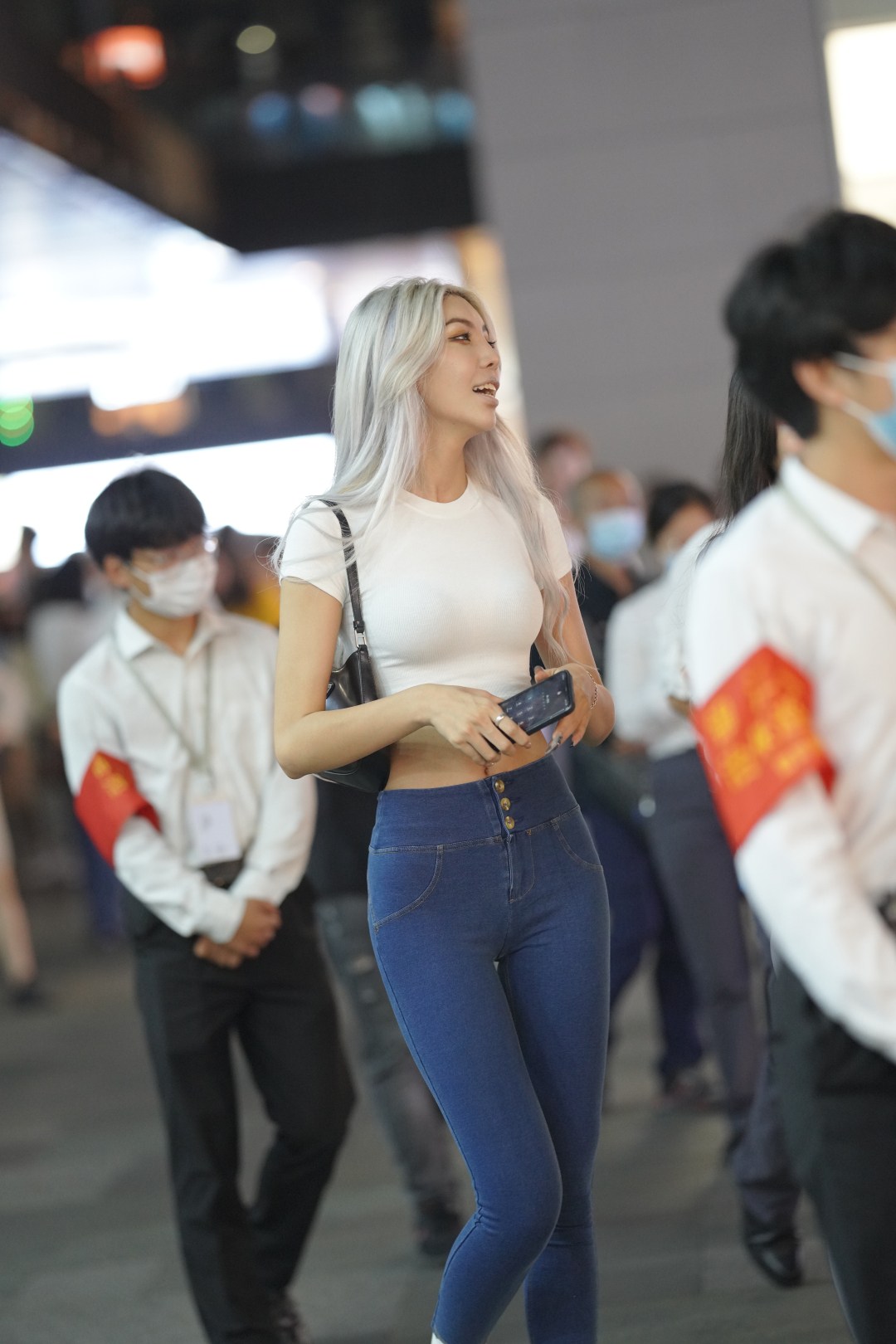 图片[6]-两位极品美腿美女-街拍图满多