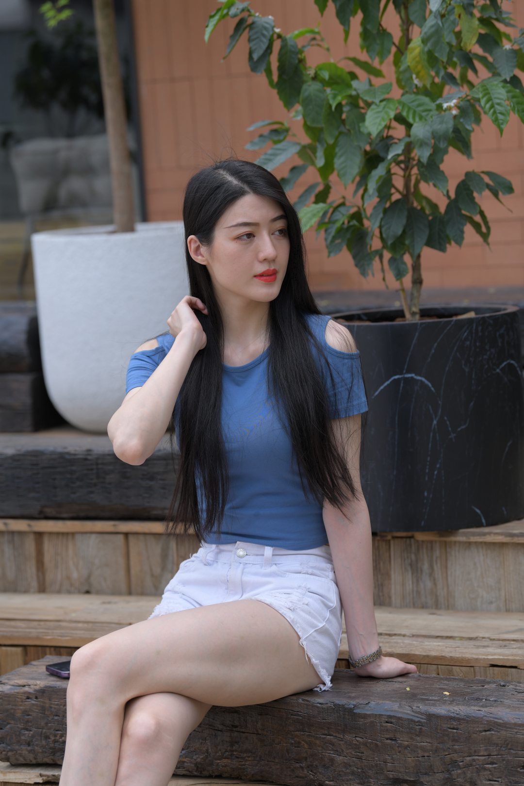图片[10]-白色热裤美女-街拍图满多