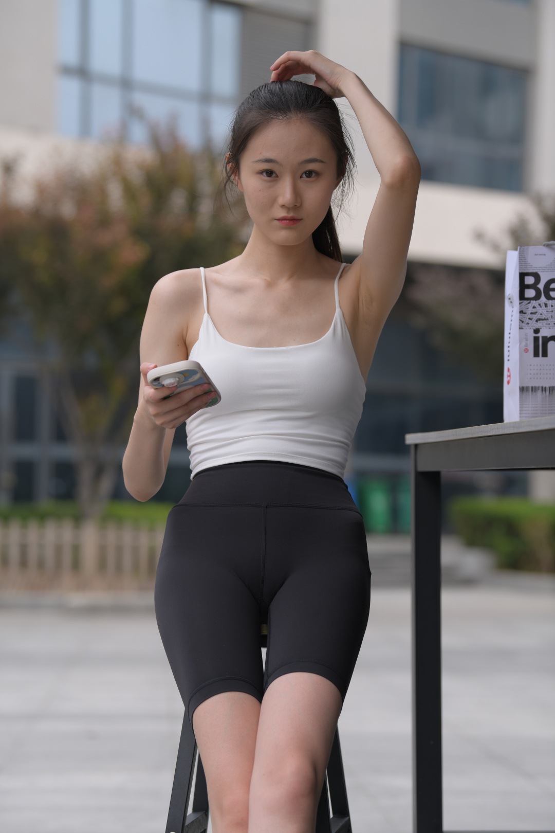 清秀的女孩-街拍图满多