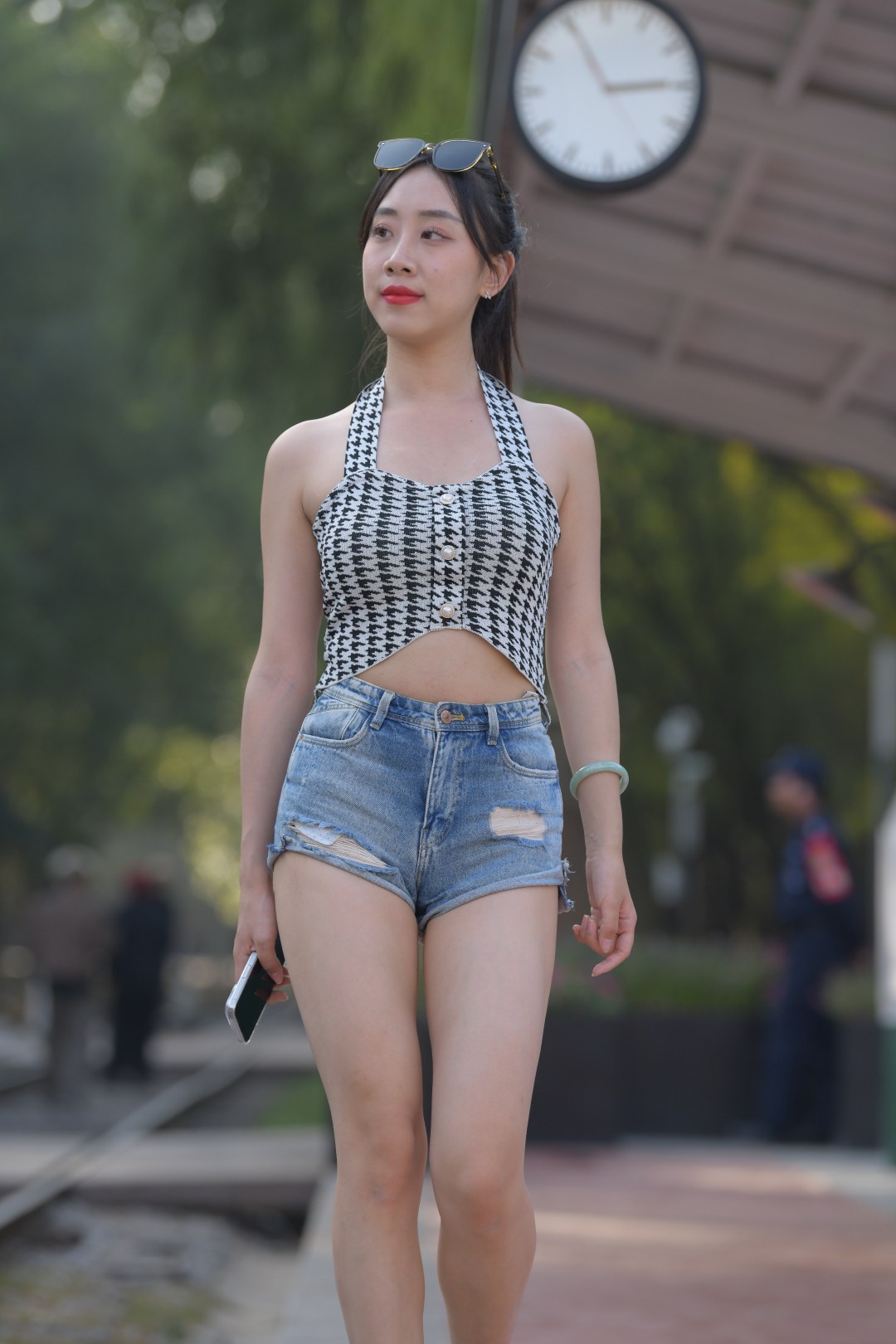 图片[3]-牛仔热裤美女(套图+视频)-街拍图满多
