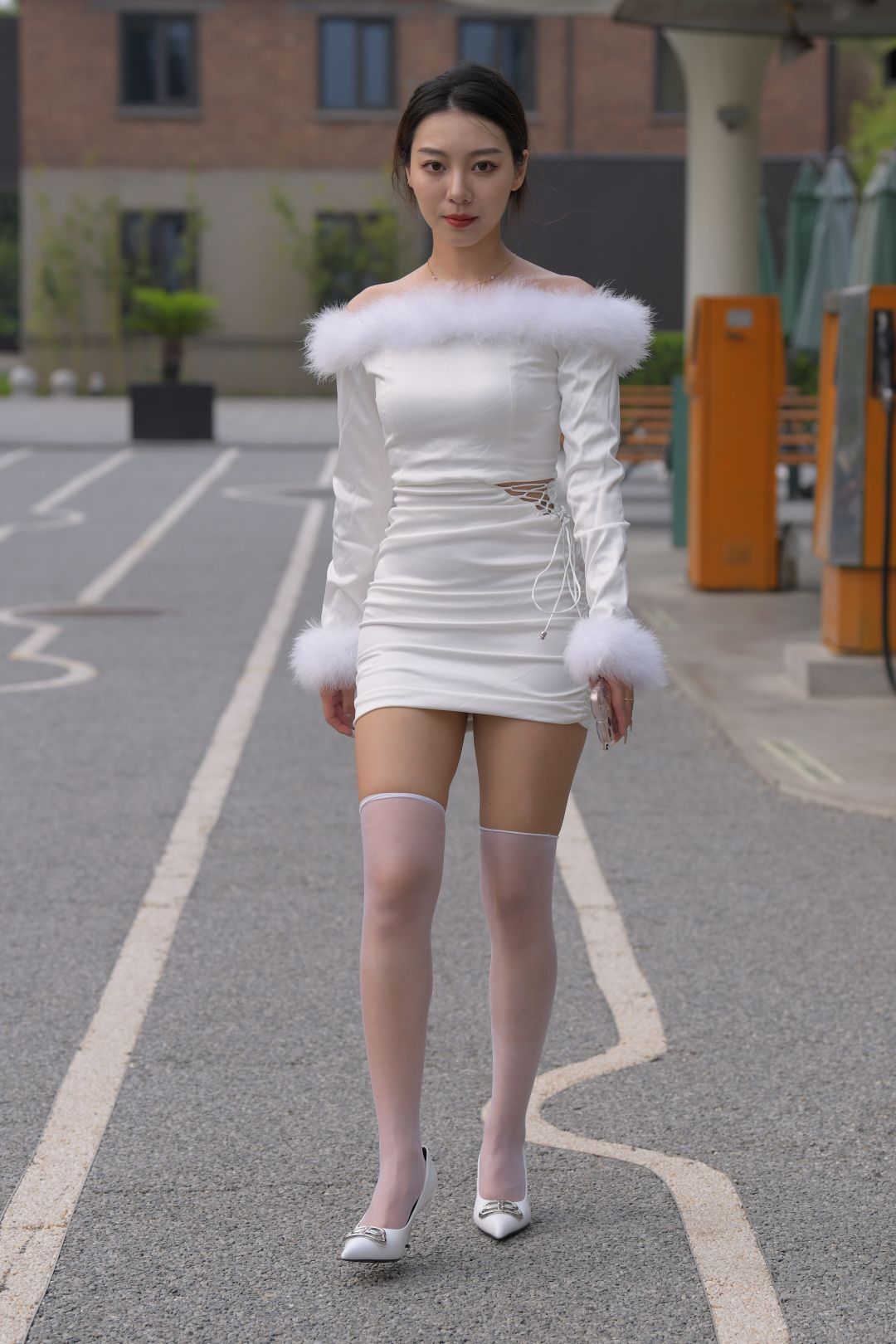 白裙美女(套图+视频)-街拍图满多