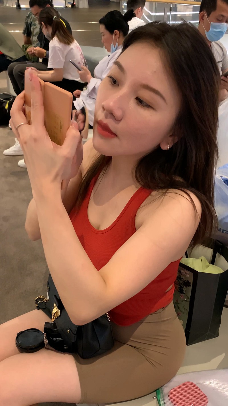 图片[2]-褐色瑜伽短裤美女-街拍图满多