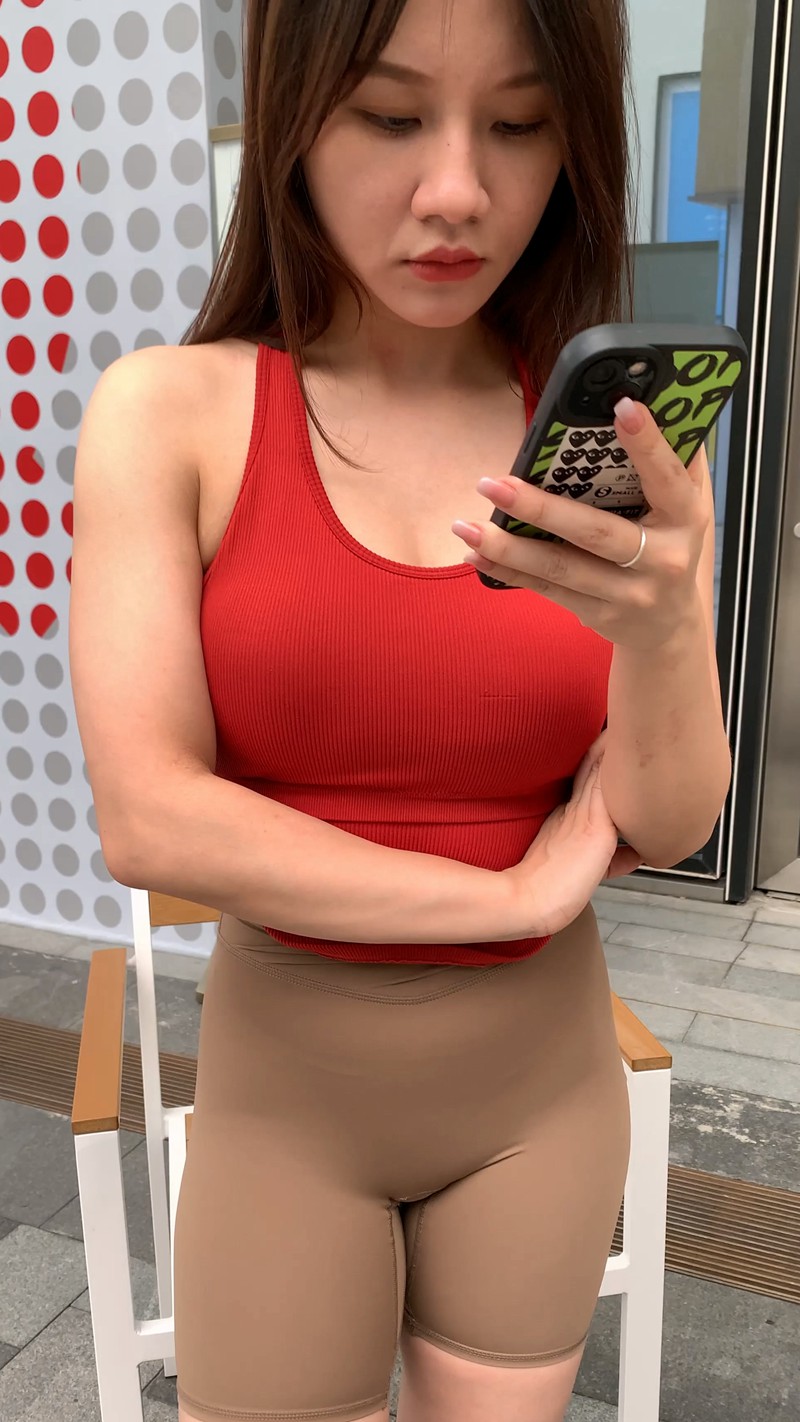 图片[13]-褐色瑜伽短裤美女-街拍图满多