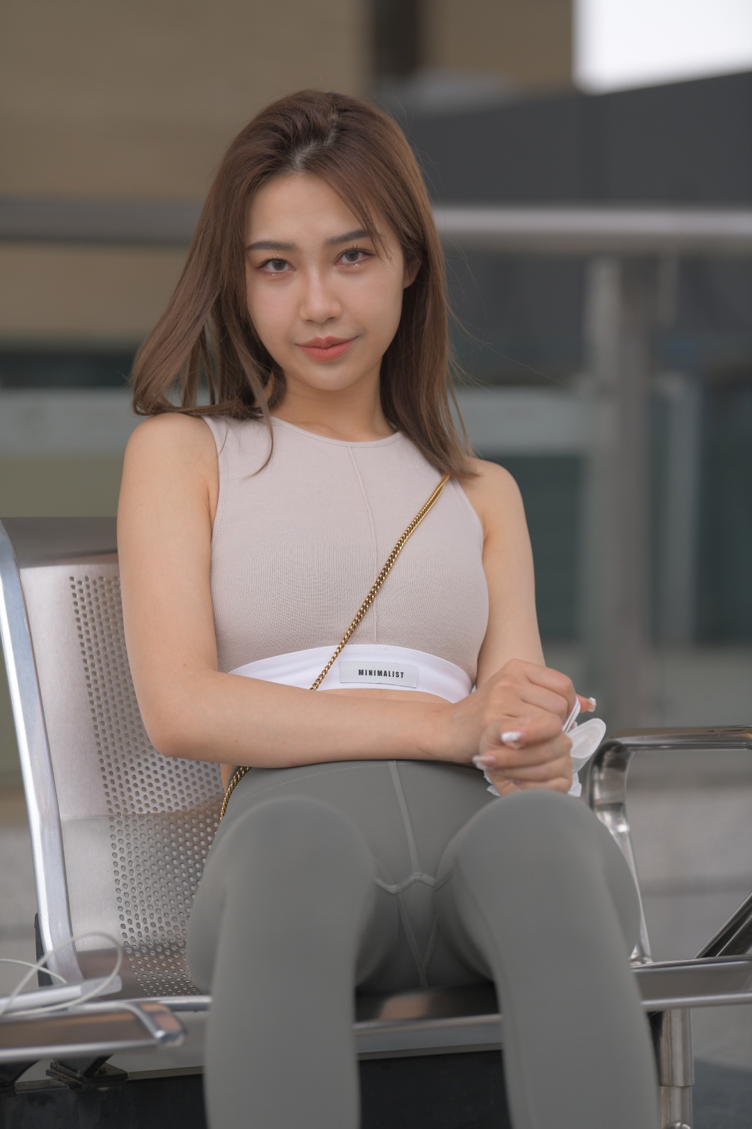 图片[4]-灰绿色瑜伽裤美女(套图+视频)-街拍图满多