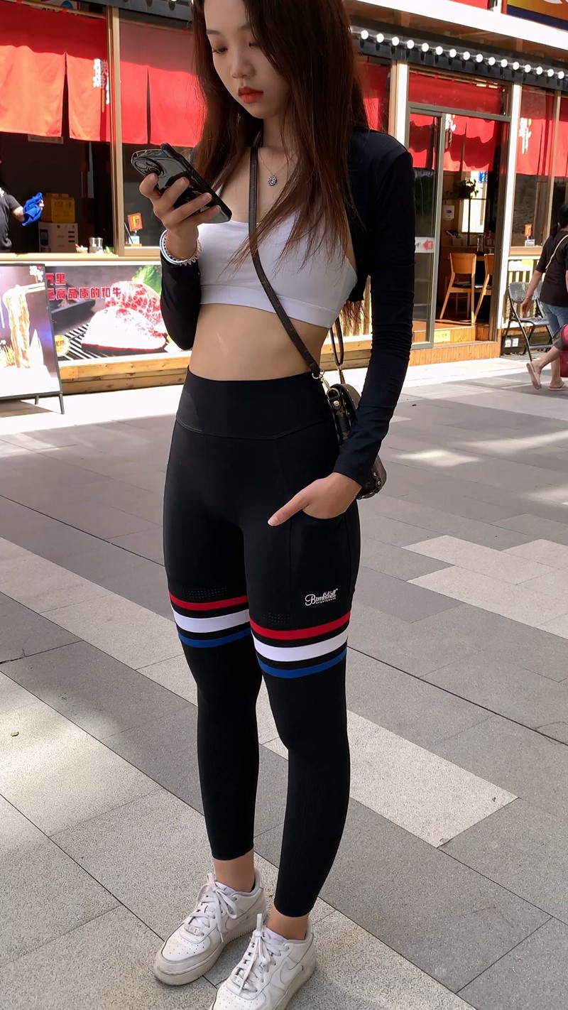 图片[12]-黑色瑜伽裤美女-街拍图满多