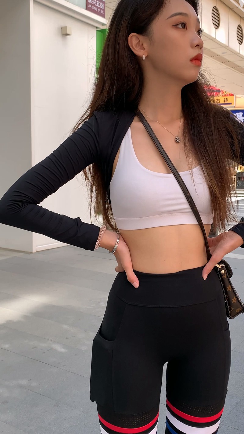 图片[9]-黑色瑜伽裤美女-街拍图满多