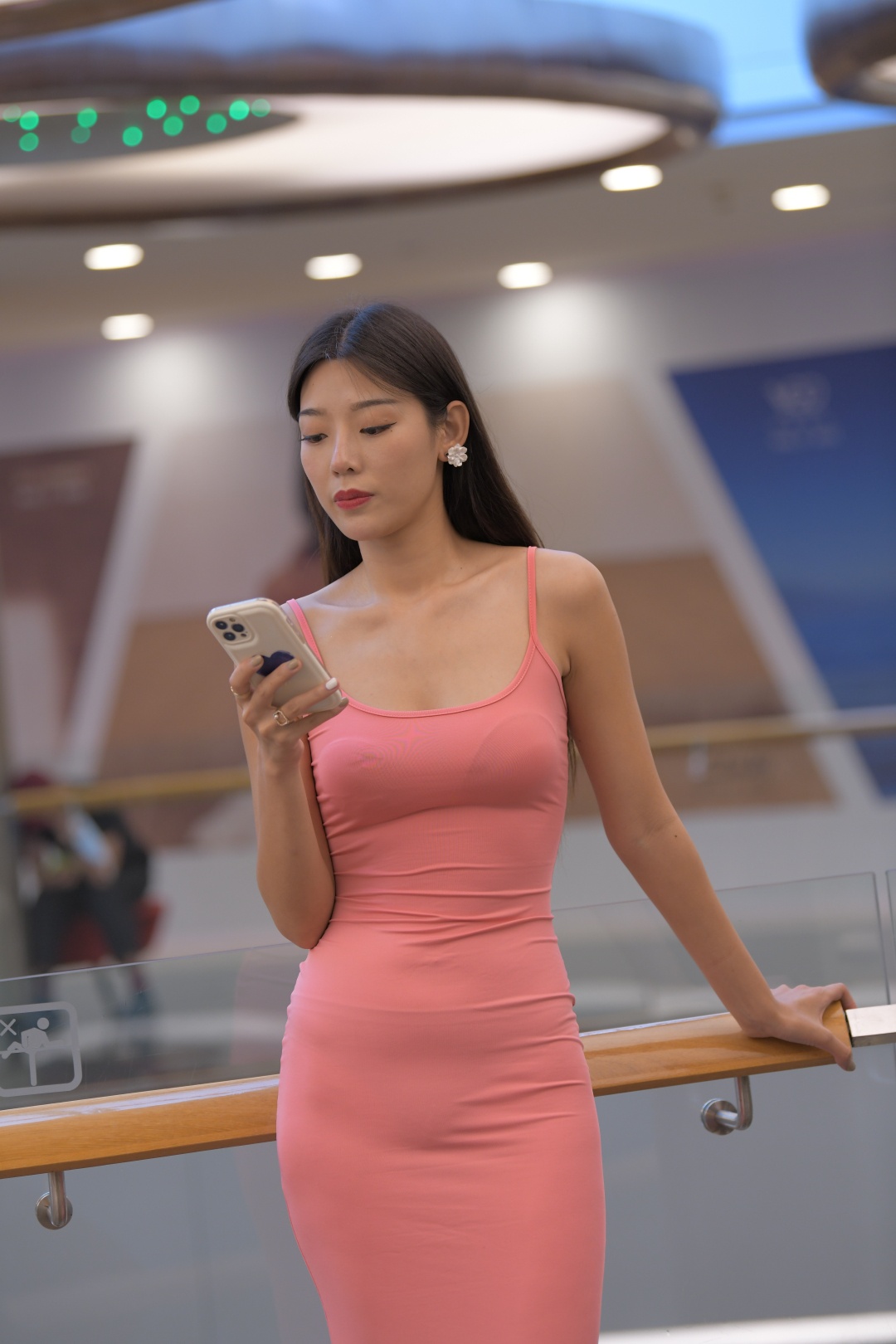 冰冷的夏天(套图+视频)-街拍图满多