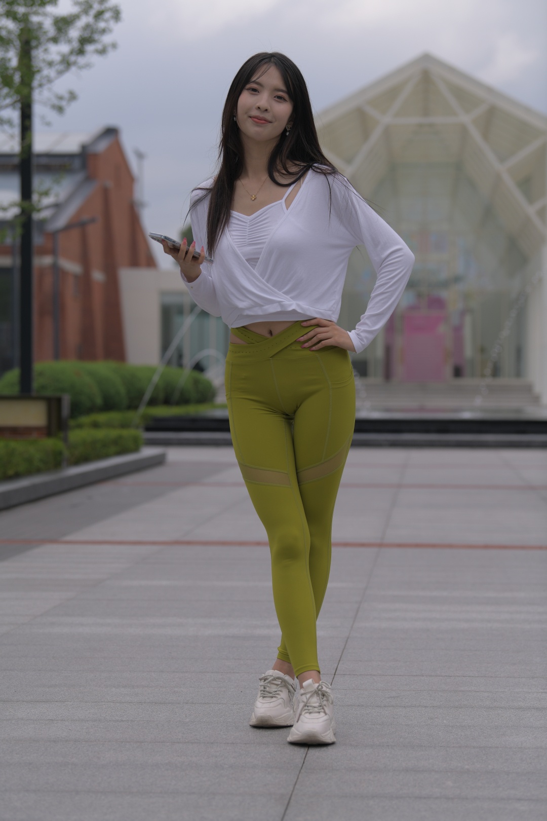 图片[2]-[一始专区] 绿色瑜伽裤美女(套图+视频)-街拍图满多